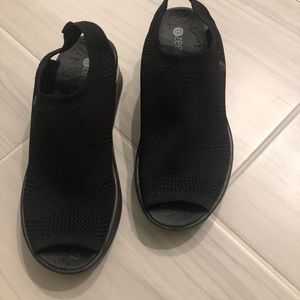 BZEES black wedge sandals, size 8